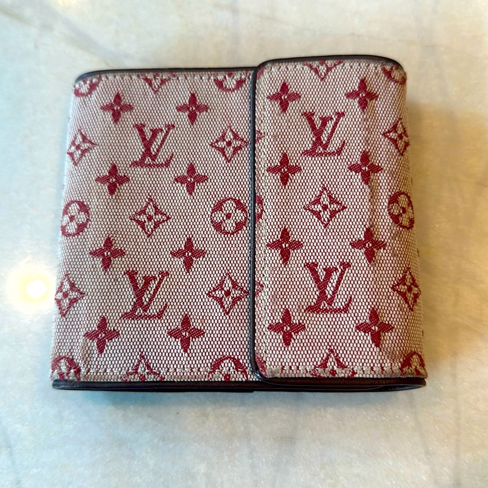 Beautiful Louis Vuitton Compact Wallet 💕